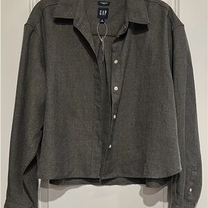 GAP Women's Cropped Charcoal Button Down Shirt
